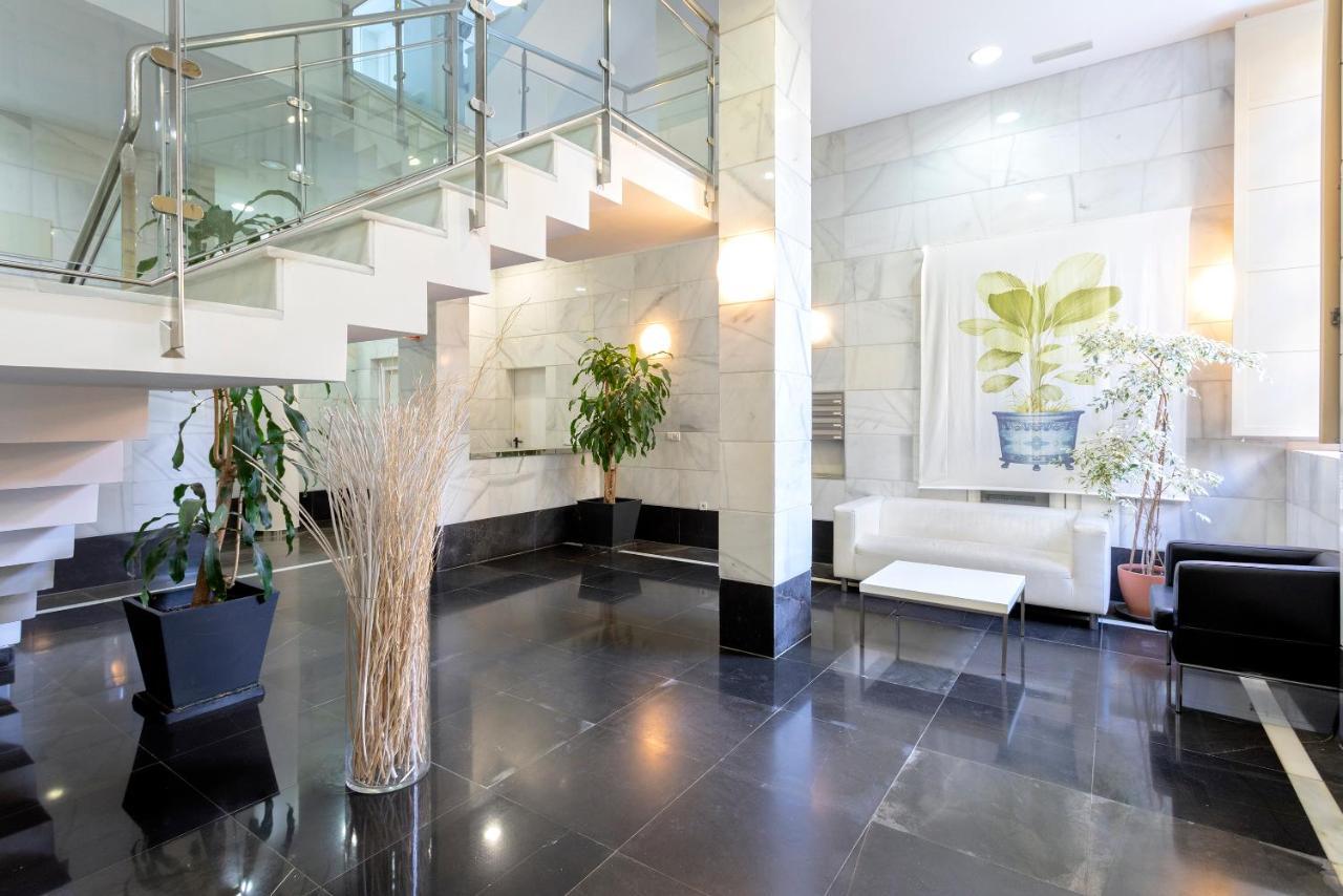 Acogedor Apartamento Junto A La Catedral By Rent Me Málaga Exterior foto
